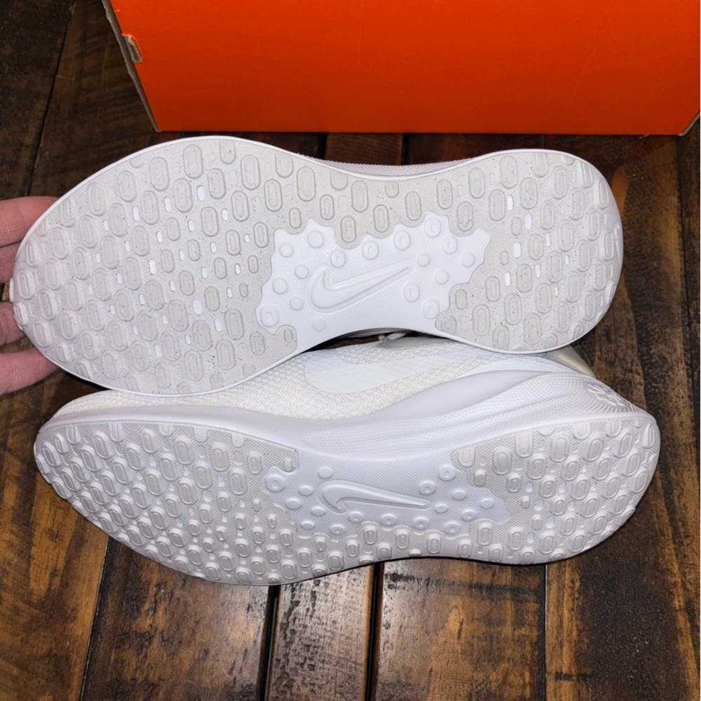 Nike Women’s Revolution 7 Running Shoes - Picture 5 of 8